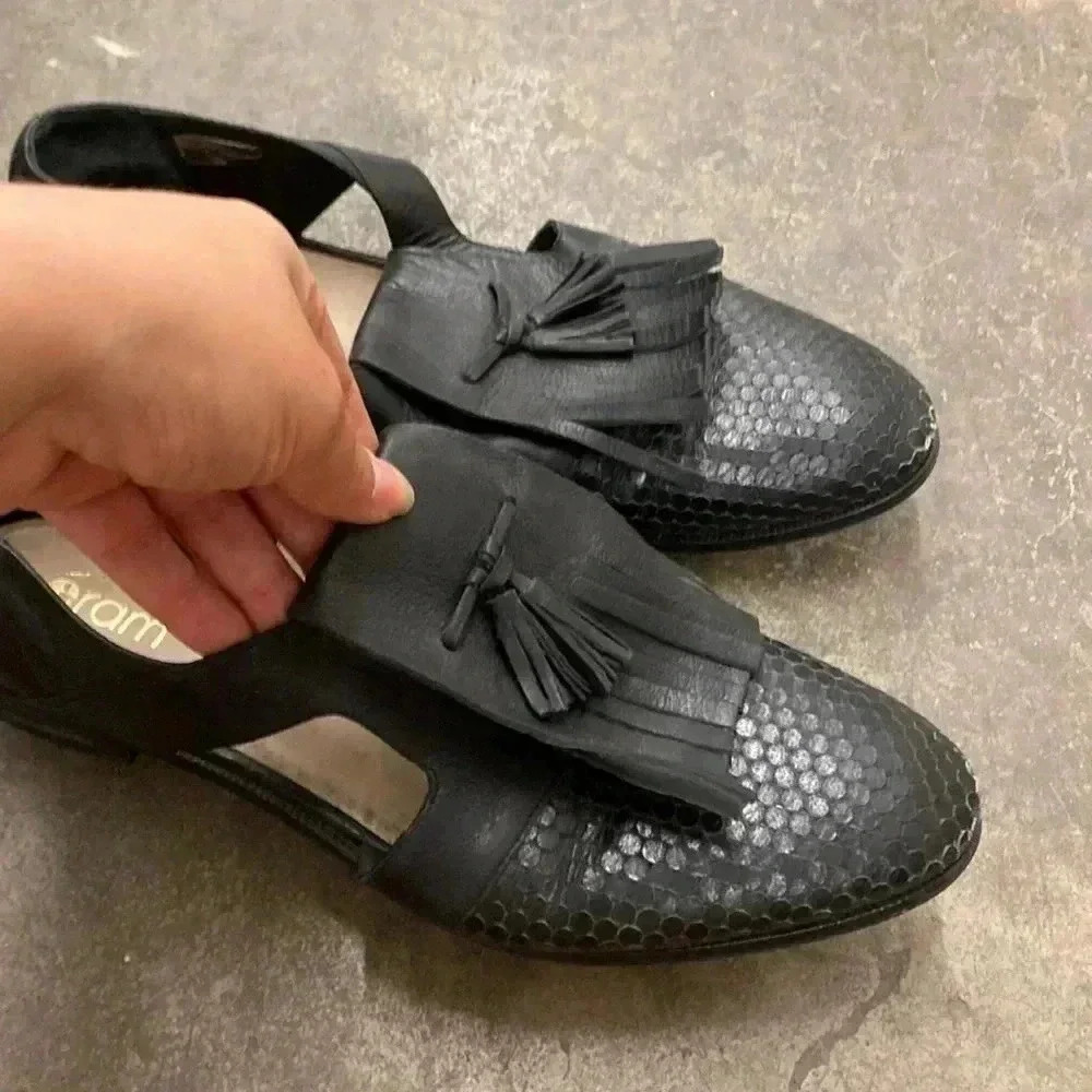 Eram‎ genuine  leather tassel shoes